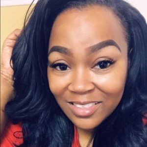 Meet your Posher, Monique